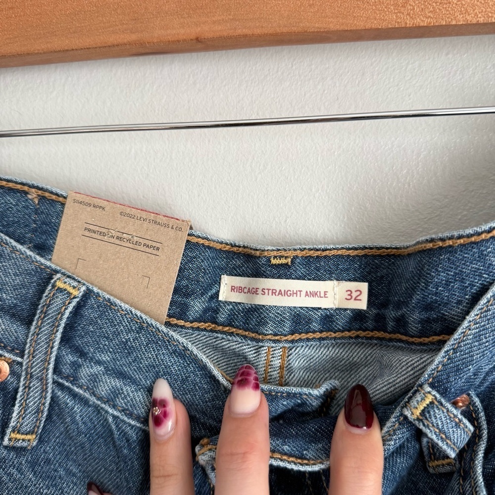 NWT Levi’s ribcage straight ankle jeans medium wash distressed size 32 - Picture 3 of 7